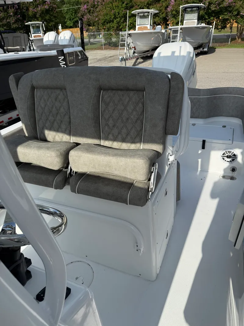 Slide: The Image of Sea Hunt Ultra 255SE 2026 - 10