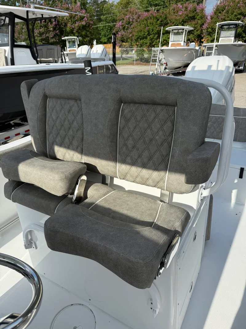 Slide: The Image of Sea Hunt Ultra 255SE 2026 - 11