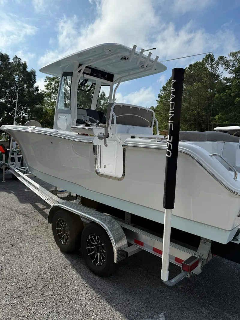 Slide: The Image of Sea Hunt Ultra 255SE 2026 - 5