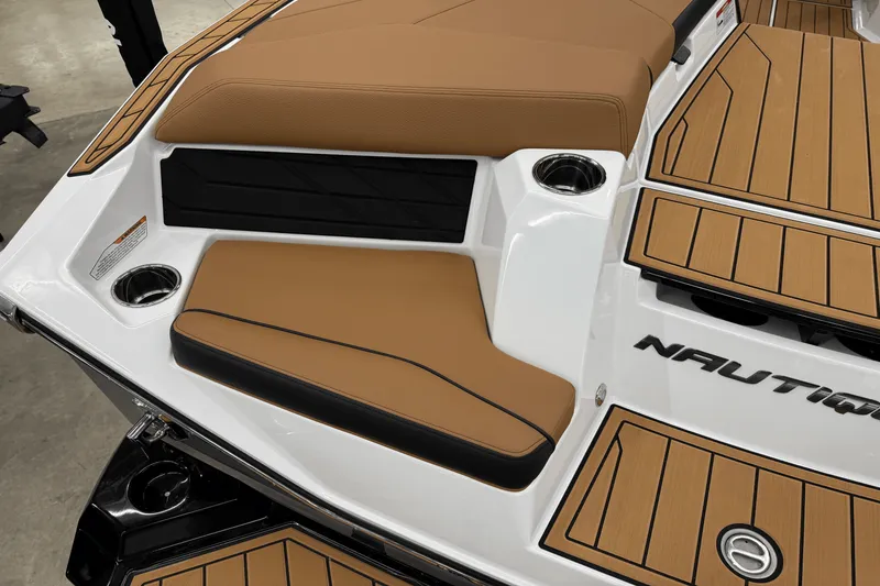 Slide: The Image of Nautique Super Air Nautique S21 2026 - 23