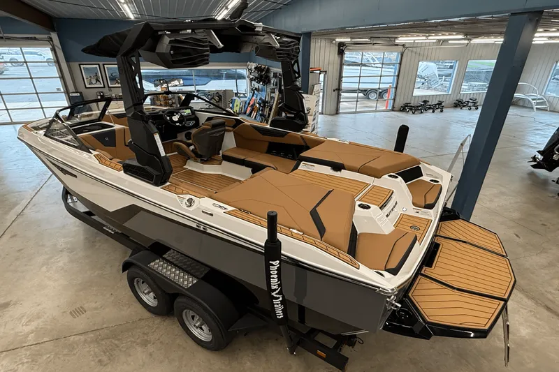 Slide: The Image of Nautique Super Air Nautique S21 2026 - 9