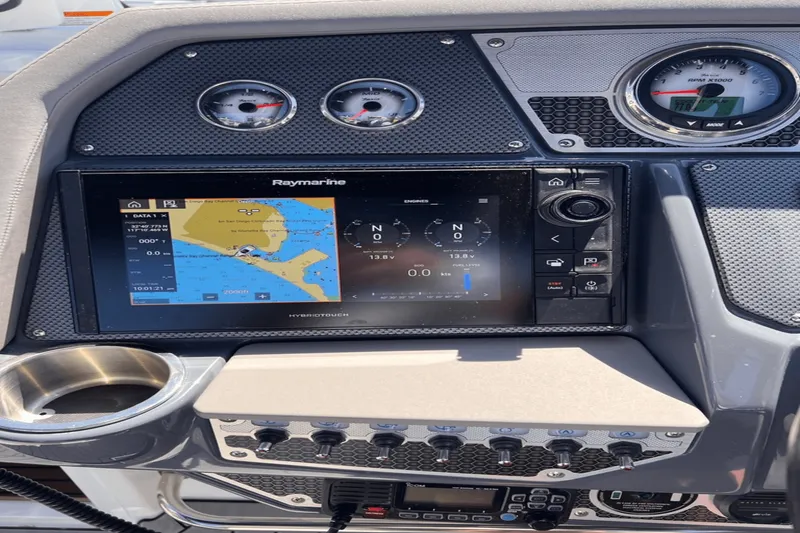 Slide: The Image of Cruisers 338 SOUTH BEACH 2019 - 19