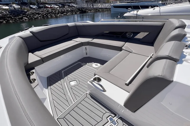 Slide: The Image of Cruisers 338 SOUTH BEACH 2019 - 23