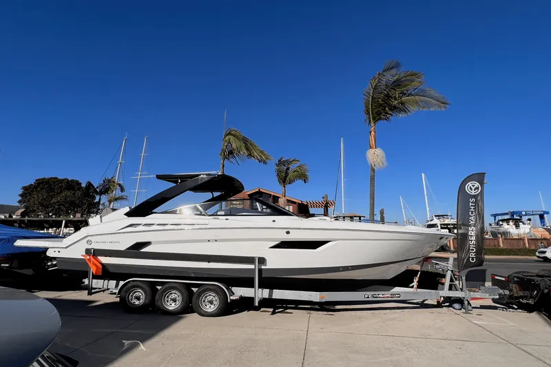 Slide: The Image of Cruisers 338 SOUTH BEACH 2019 - 44