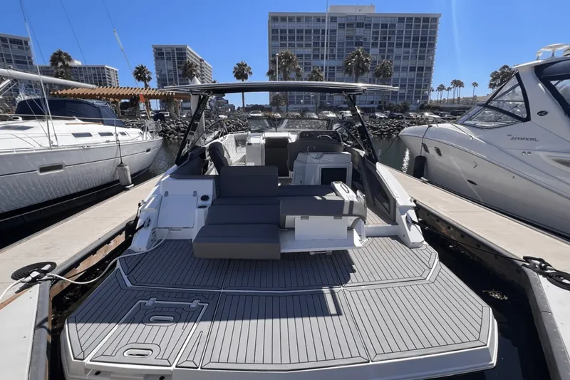 Slide: The Image of Cruisers 338 SOUTH BEACH 2019 - 8