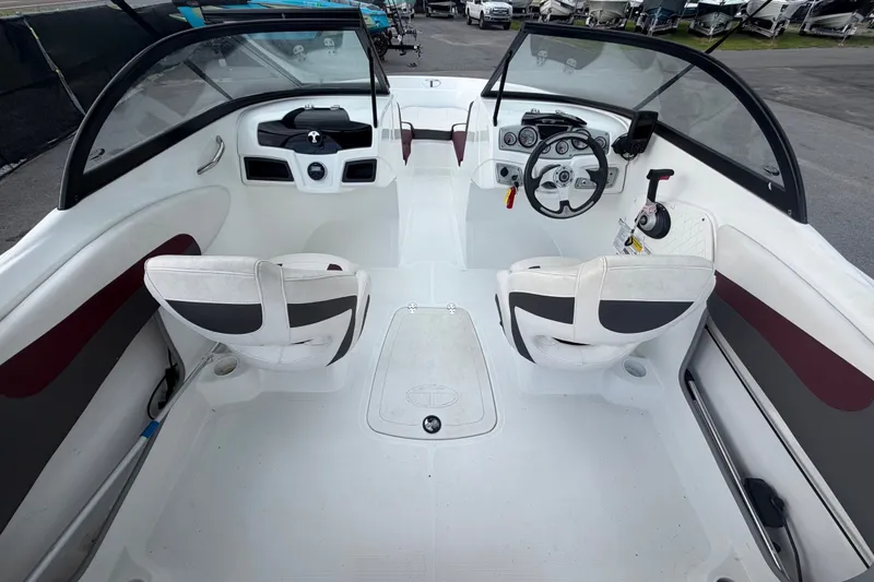 Slide: The Image of Interior of a 2019 Tahoe 550 TS boat with dual seating and steering console. - 14
