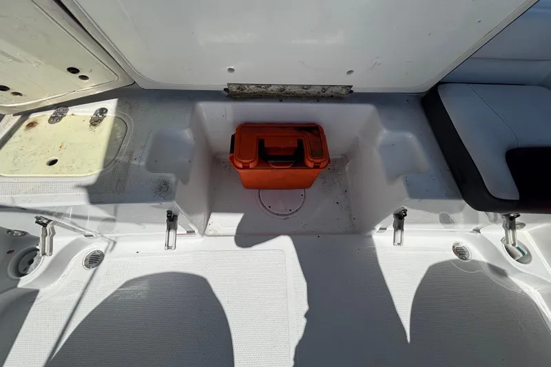 Slide: The Image of Tahoe 550 TS 2019 - 53