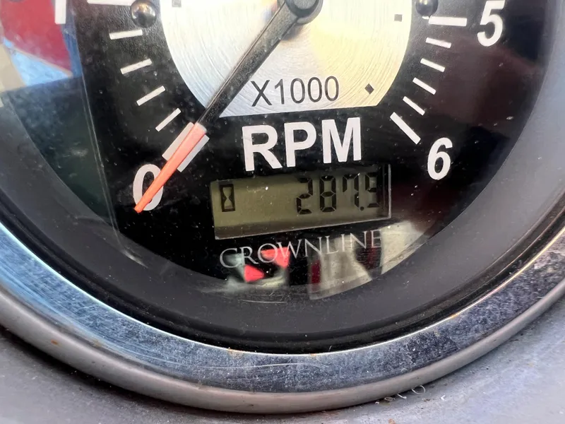 Slide: The Image of 2007 Crownline 250 CR RPM gauge showing 287.2 hours. - 26