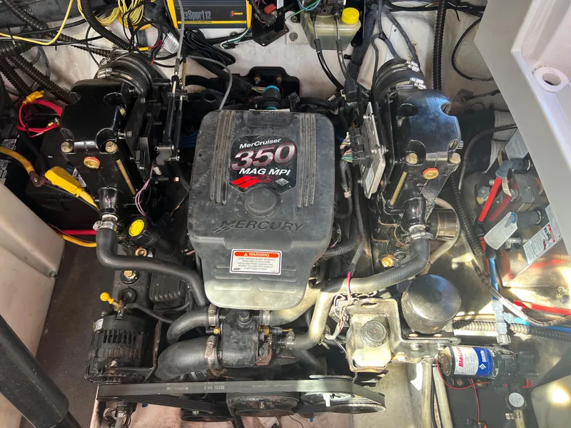 Slide: The Image of 2007 Crownline 250 CR boat engine, MerCruiser 350 MAG MPI. - 27