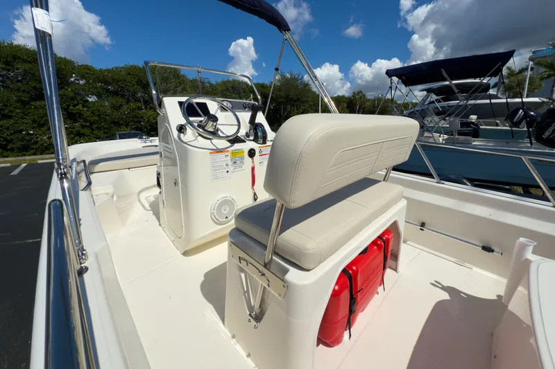 Slide: The Image of Boston Whaler 150 Montauk 2026 - 6