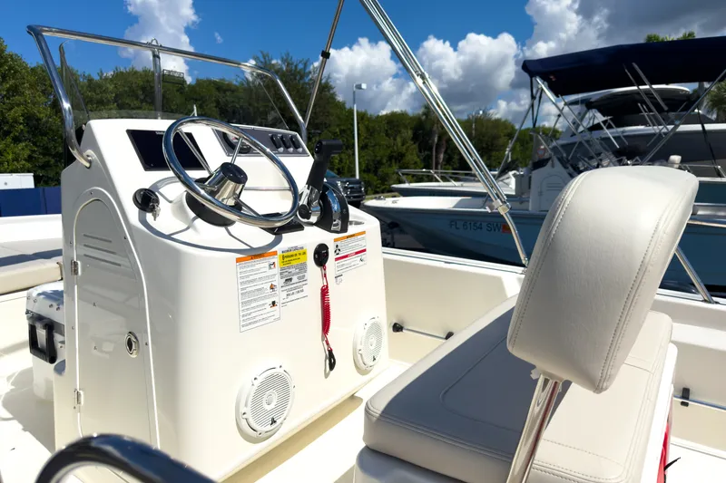 Slide: The Image of Boston Whaler 150 Montauk 2026 - 8