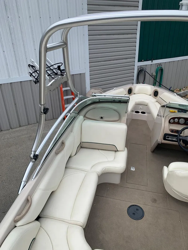 Slide: The Image of Interior of a 1999 MasterCraft MariStar 210 boat with white seating. - 16