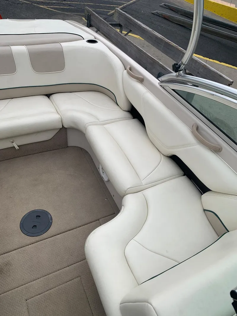 Slide: The Image of Interior of a 1999 MasterCraft MariStar 210 boat with white seating. - 25