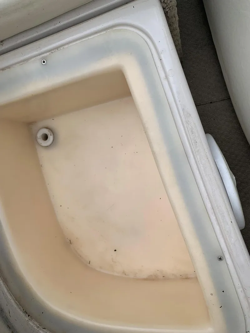 Slide: The Image of Interior of a 1999 MasterCraft MariStar 210 boat. - 29