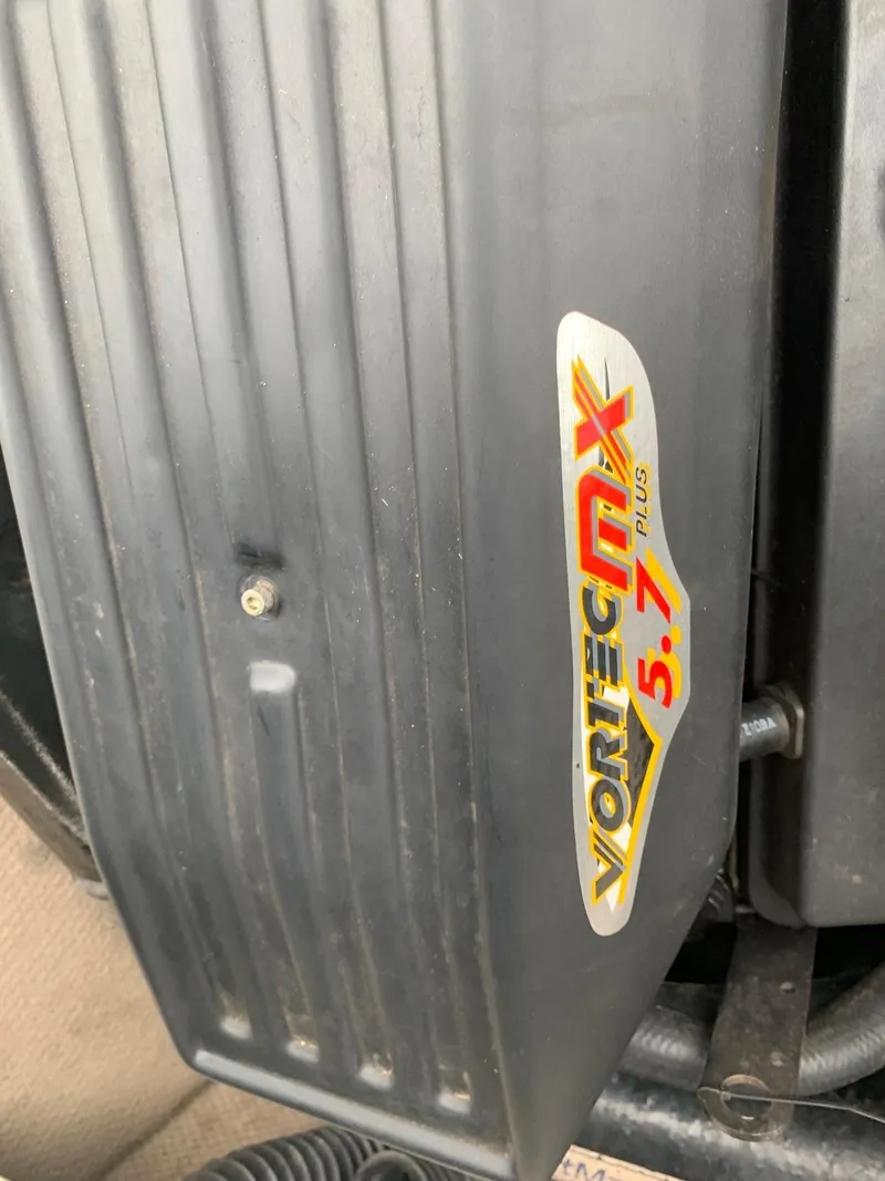 Slide: The Image of Vortec MX 5.7 Plus engine cover, MasterCraft MariStar 210, 1999. - 32