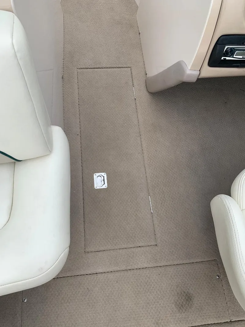 Slide: The Image of Interior of a 1999 MasterCraft MariStar 210 boat with beige carpet. - 33