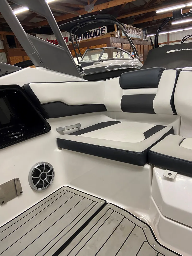 Slide: The Image of 2020 Yamaha Boats 195S interior seating and speaker detail. - 7