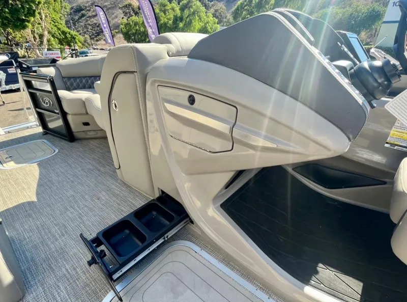 Slide: The Image of 2025 Barletta Lusso 23UC boat interior with sleek design and modern features. - 9