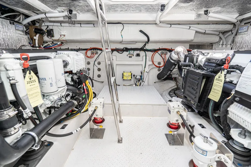 Slide: The Image of Cruisers Yachts 42 Cantius 2025 - 53