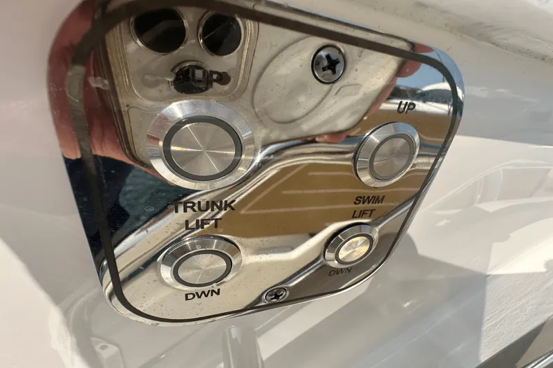 Slide: The Image of Tiara EX 60 2025 - 21