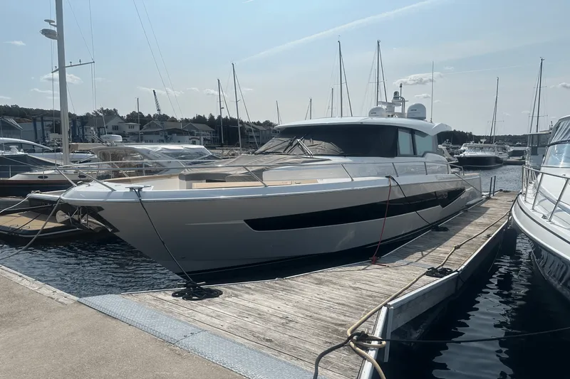 Slide: The Image of Tiara EX 60 2025 - 3