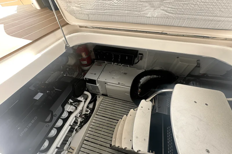 Slide: The Image of Tiara EX 60 2025 - 34