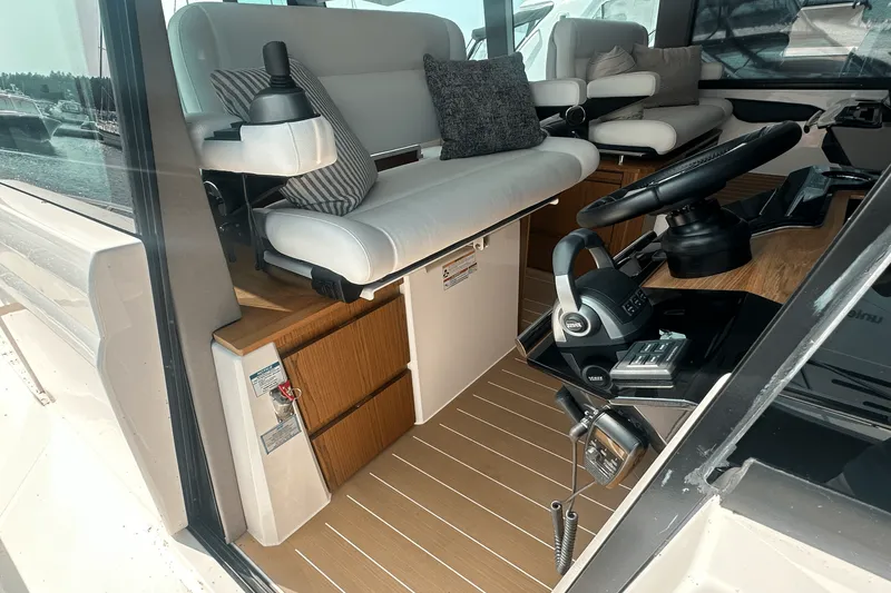 Slide: The Image of Tiara EX 60 2025 - 52