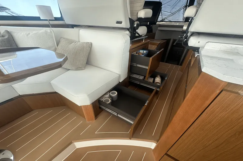 Slide: The Image of Tiara EX 60 2025 - 63