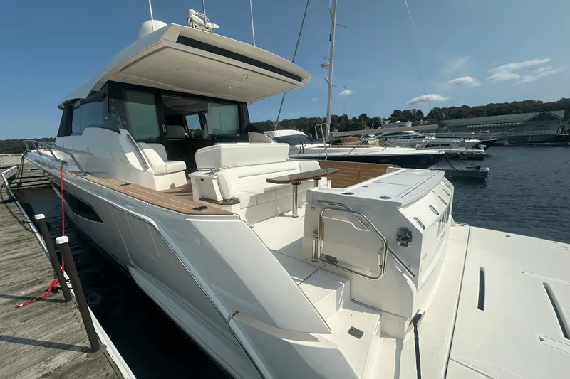 Slide: The Image of Tiara EX 60 2025 - 8