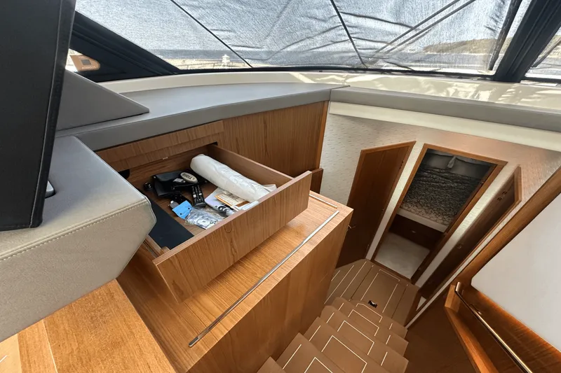 Slide: The Image of Tiara EX 60 2025 - 83