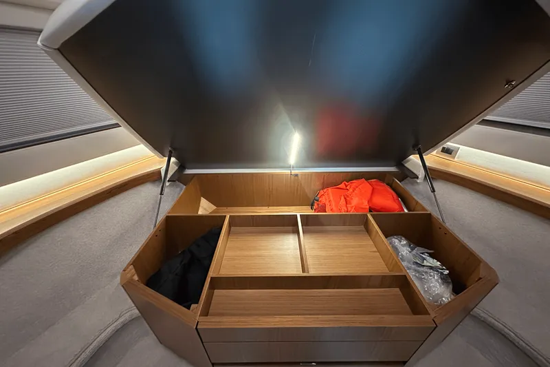 Slide: The Image of Tiara EX 60 2025 - 84