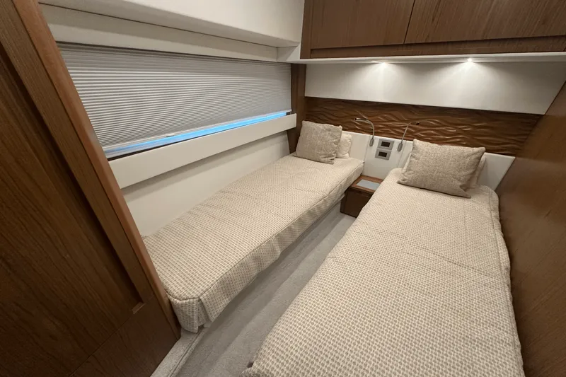 Slide: The Image of Tiara EX 60 2025 - 89