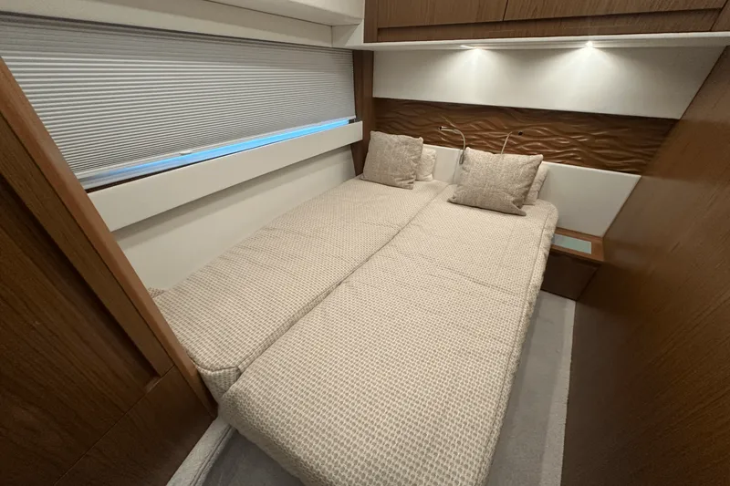 Slide: The Image of Tiara EX 60 2025 - 92