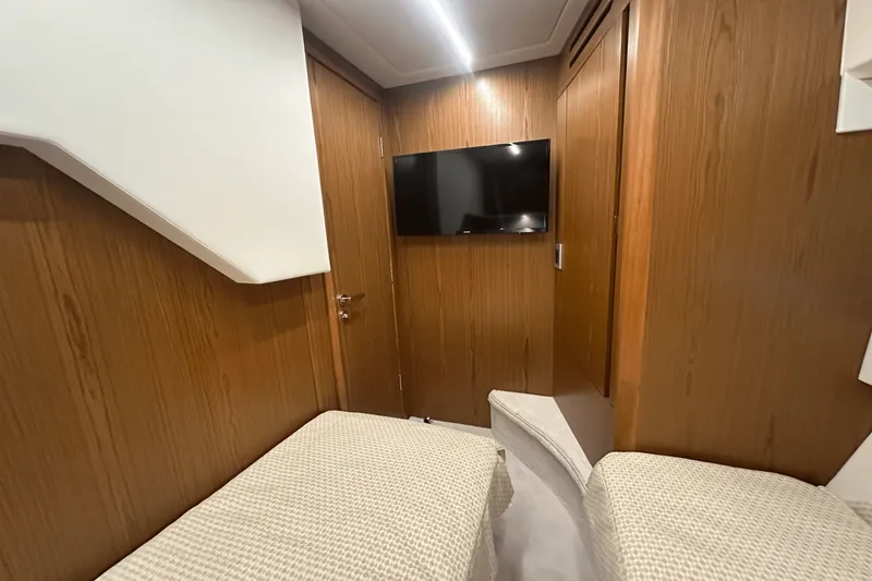 Slide: The Image of Tiara EX 60 2025 - 94