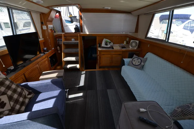 Slide: The Image of Interior of 1986 Silverton 40 Aft Cabin with cozy seating and modern amenities. - 18