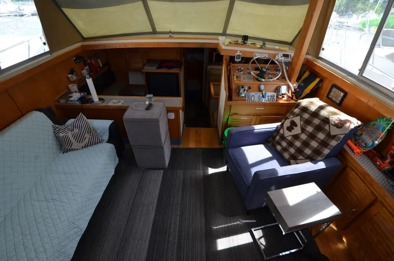 Slide: The Image of 1986 Silverton 40 Aft Cabin interior with cozy seating and helm station. - 21