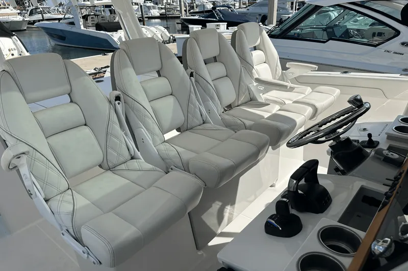 Slide: The Image of Regal 38 SAV 2022 - 13