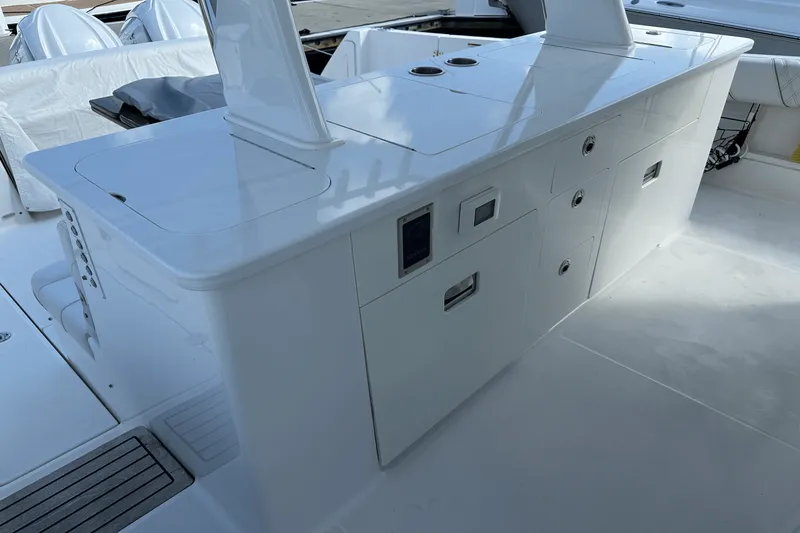 Slide: The Image of Regal 38 SAV 2022 - 15