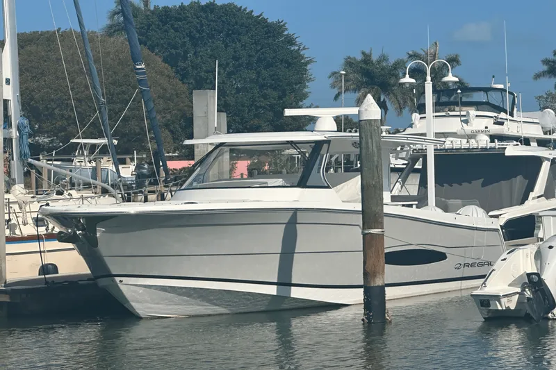 Slide: The Image of Regal 38 SAV 2022 - 2