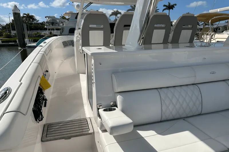 Slide: The Image of Regal 38 SAV 2022 - 24