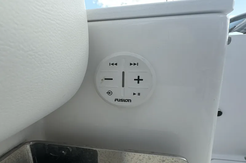 Slide: The Image of Regal 38 SAV 2022 - 25