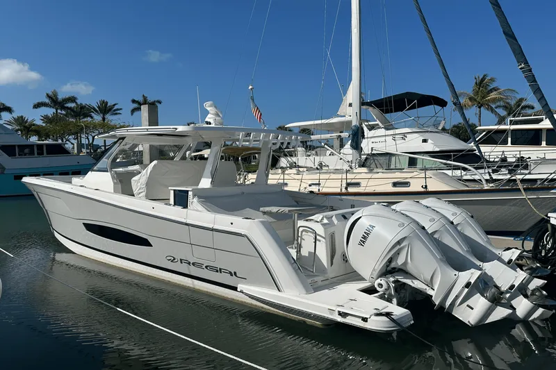 Slide: The Image of Regal 38 SAV 2022 - 3