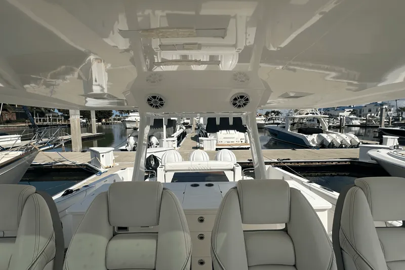 Slide: The Image of Regal 38 SAV 2022 - 33