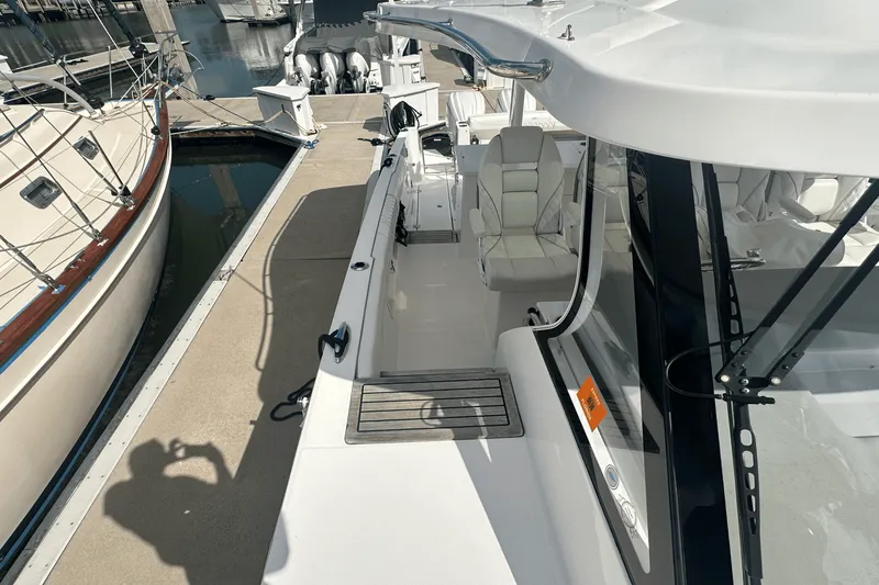 Slide: The Image of Regal 38 SAV 2022 - 35