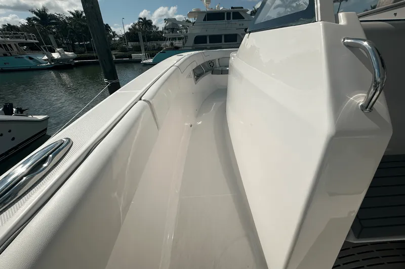 Slide: The Image of Regal 38 SAV 2022 - 36