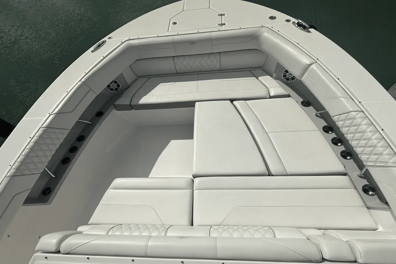 Slide: The Image of Regal 38 SAV 2022 - 37