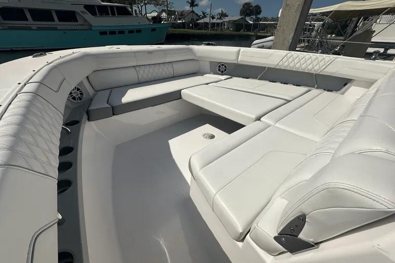 Slide: The Image of Regal 38 SAV 2022 - 38