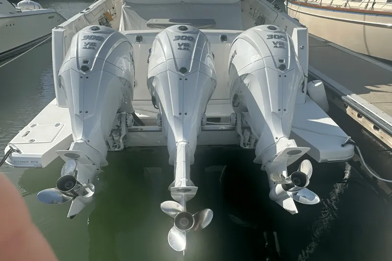 Slide: The Image of Regal 38 SAV 2022 - 4