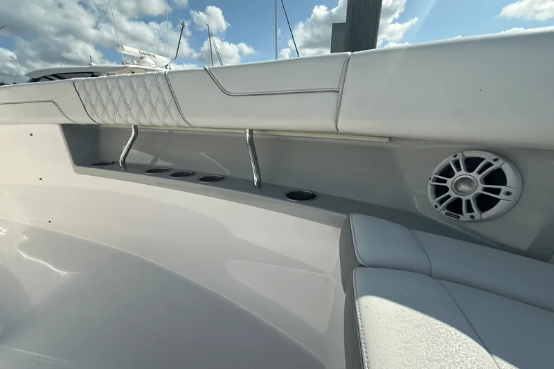 Slide: The Image of Regal 38 SAV 2022 - 40