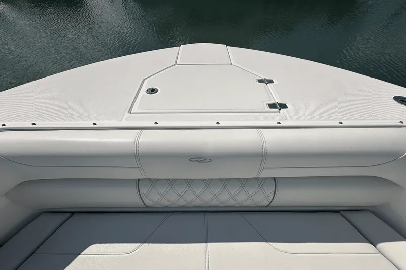 Slide: The Image of Regal 38 SAV 2022 - 42